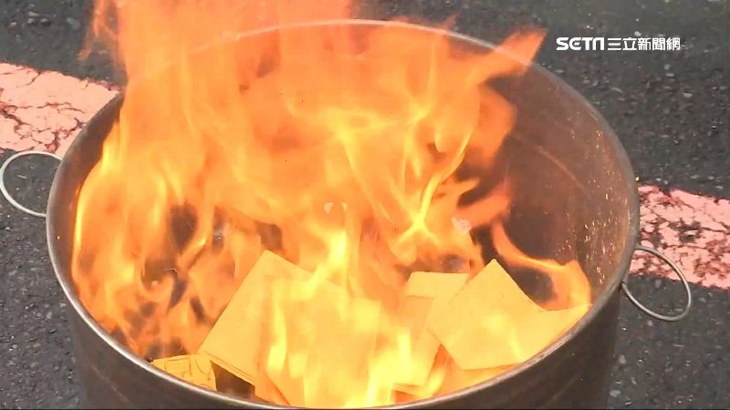 千萬別燒錯!中元普渡燒紙錢順序專家提醒