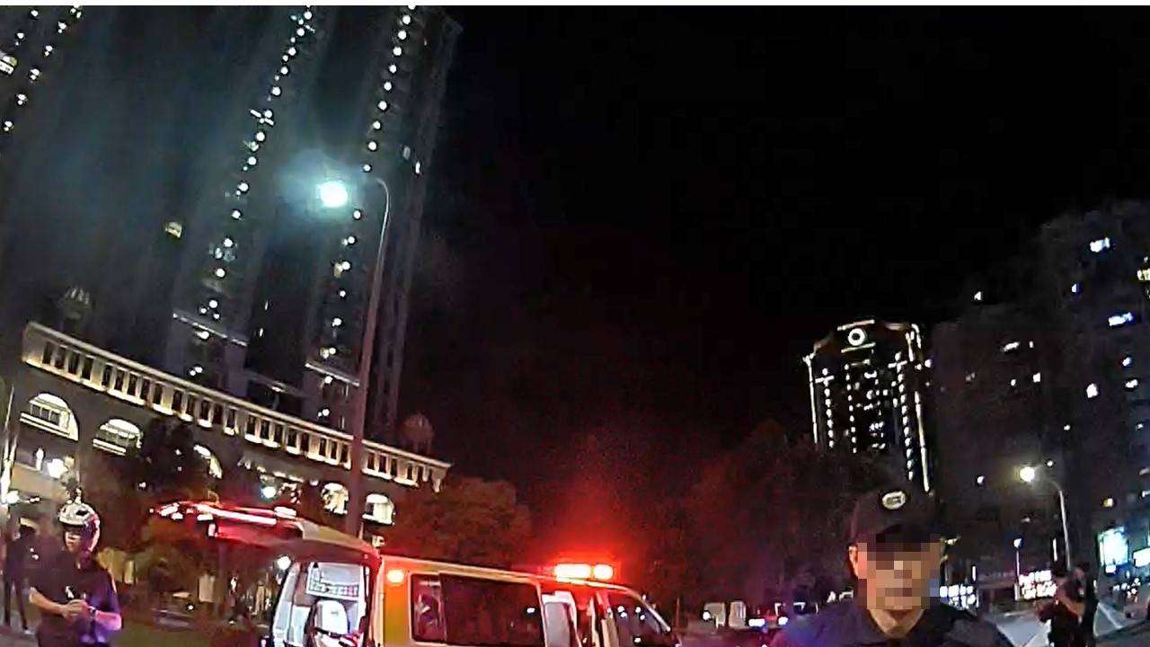 桃園醉男社區鬧事 踹門毆保全遭壓制逮捕 2297625 0
