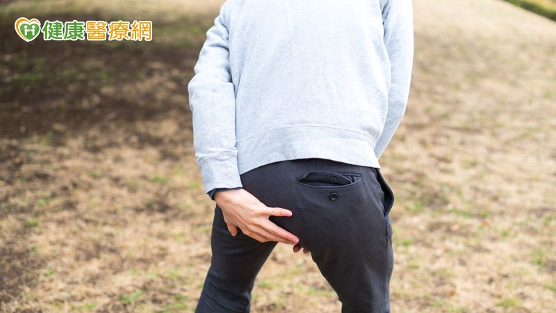 20歲男下腹劇痛 X光透視一照竟是「35公分按摩棒」卡腸