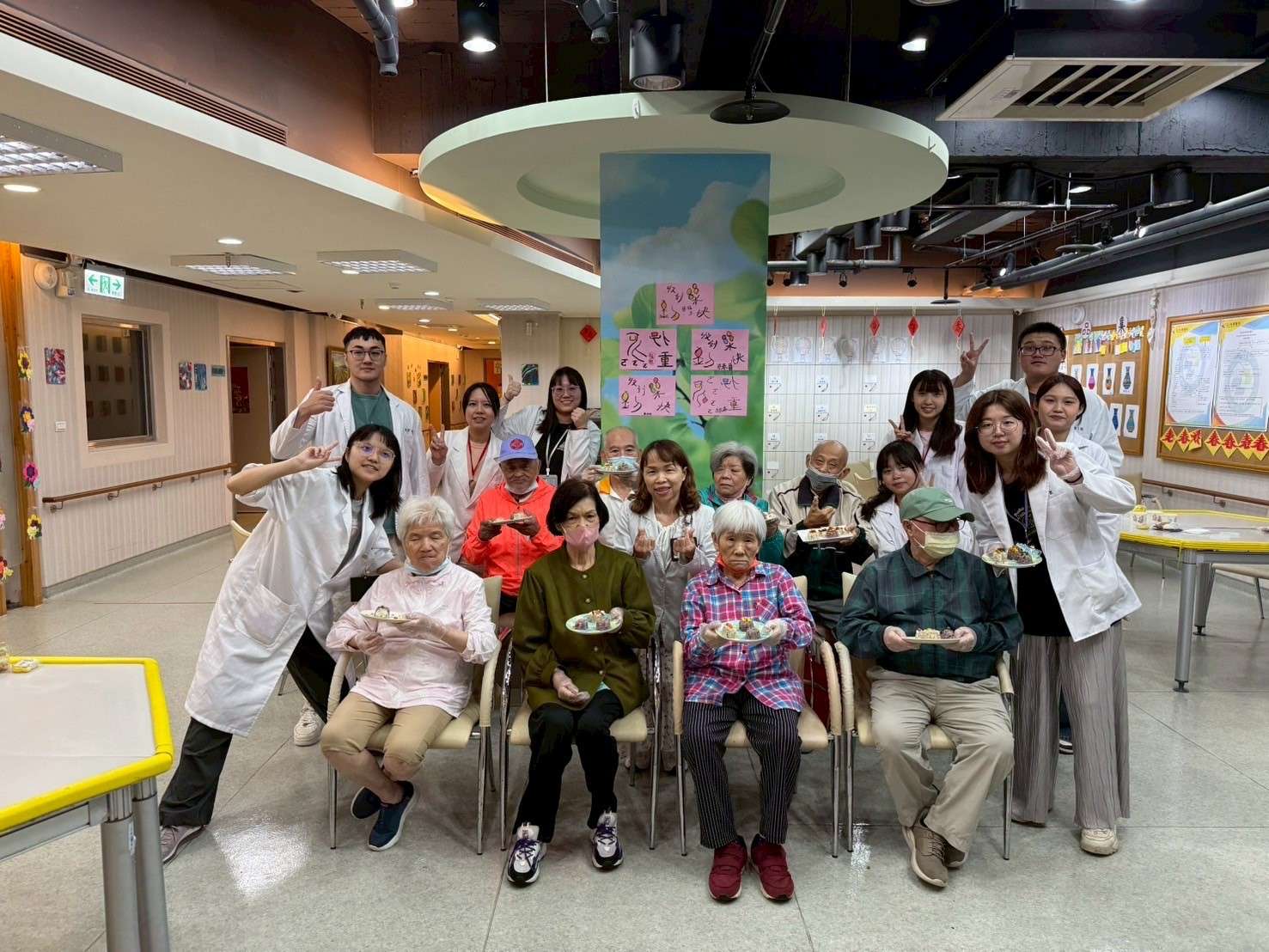 部桃舉辦全榖小學堂 長者DIY飯糰體驗健康飲食 456