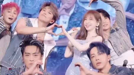 偶像夢幻同台 王心凌×Energy高雄巨蛋引爆尖叫