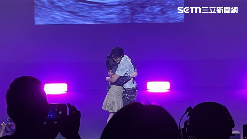 婁峻碩演唱會突曬超音波照!甜蜜喊我要當爸爸了