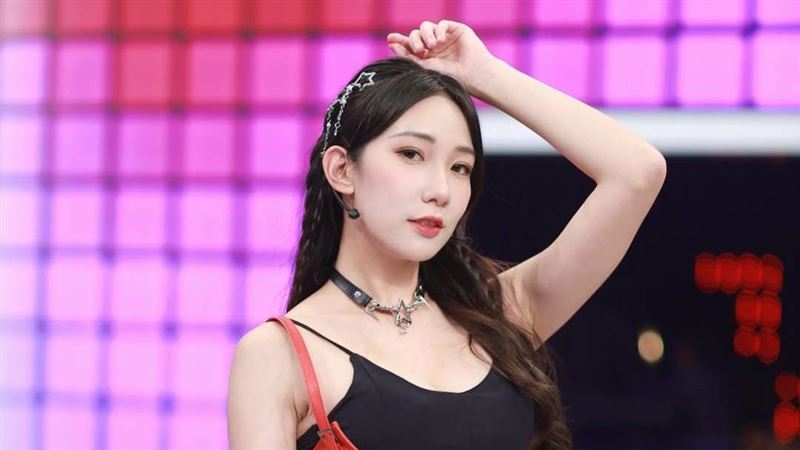 啦啦隊女神檸檬青澀照片曝光 本尊親自闢謠「沒整形」