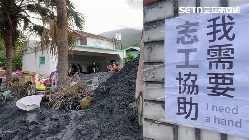 堰塞湖溢流災情慘重 受災戶門口貼7字