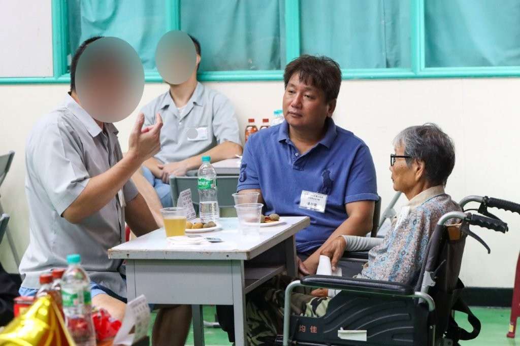 北監中秋懇親會場暖心 打造無障礙坡道助長者團聚