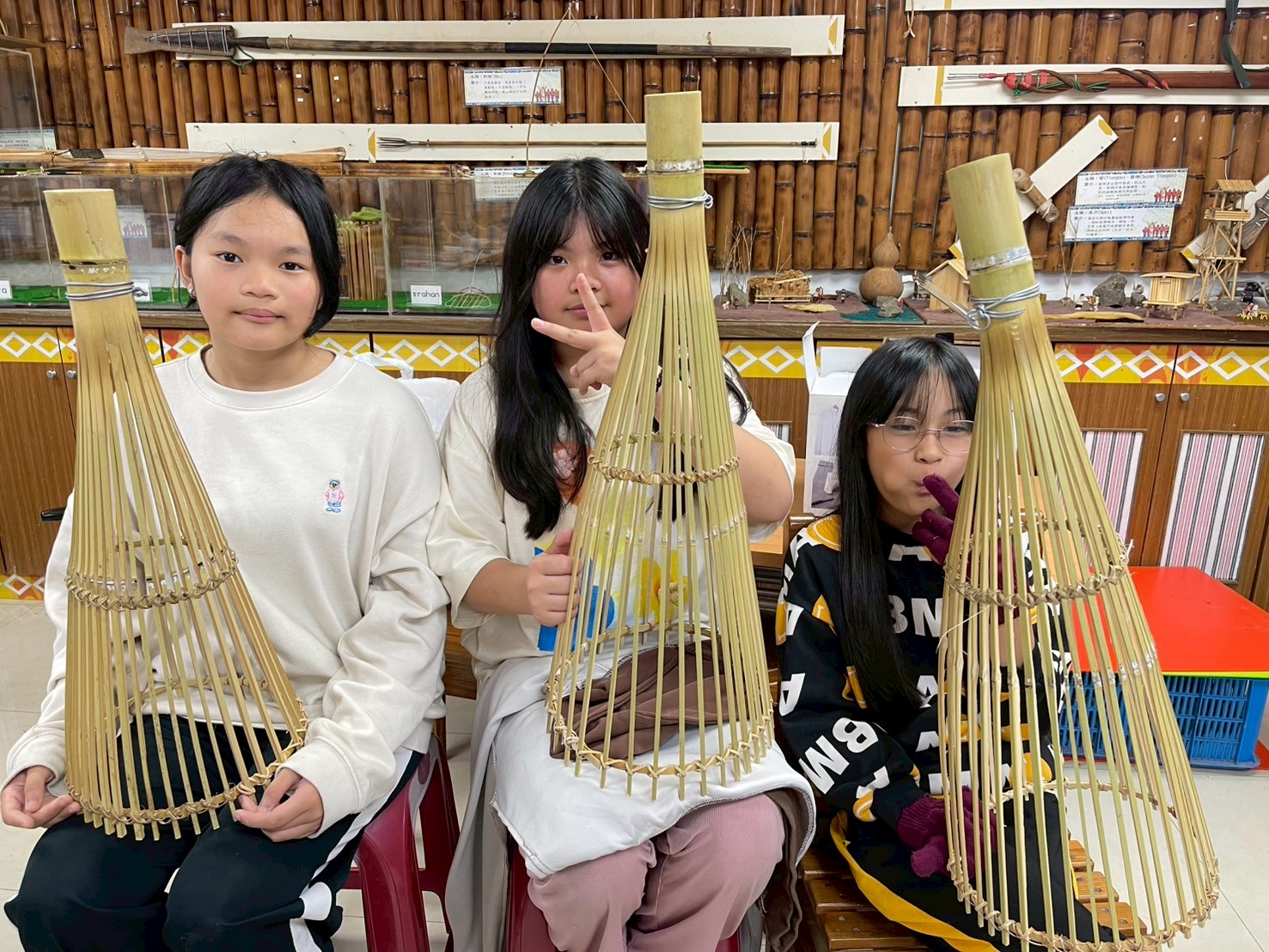 在地特色融入校園課程!學童體驗柿染、泰雅編織 培養文化認同 64465465 4