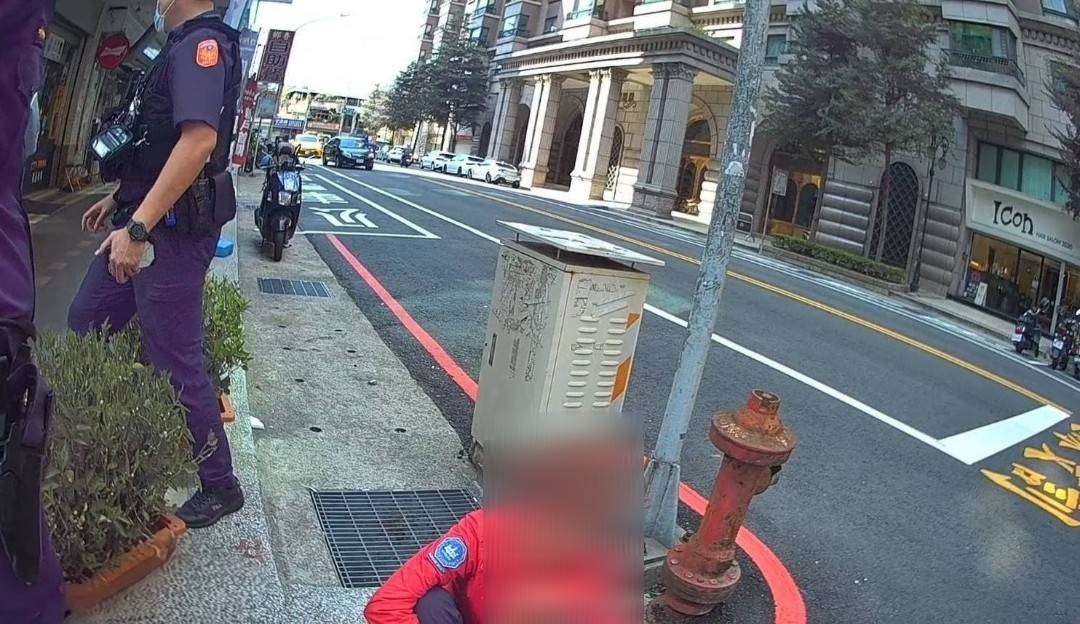 蘆竹5旬婦「不知道自己倒在路邊」 警察溫馨協助 691319
