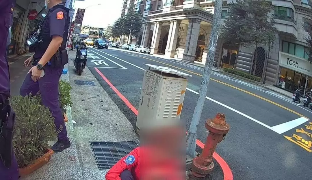 蘆竹5旬婦「不知道自己倒在路邊」 警察溫馨協助 蘆竹5旬婦「不知道自己倒在路邊」 警察溫馨協助