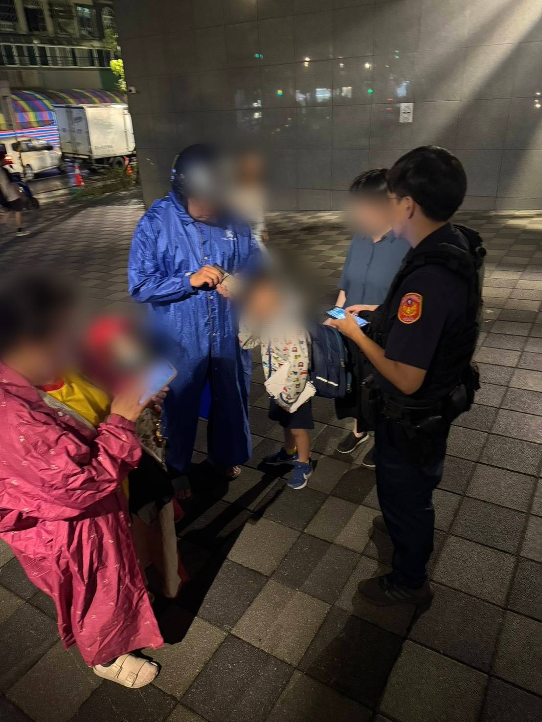 國小男童放學未歸嚇壞媽媽 八德警一小時尋回 856574 0
