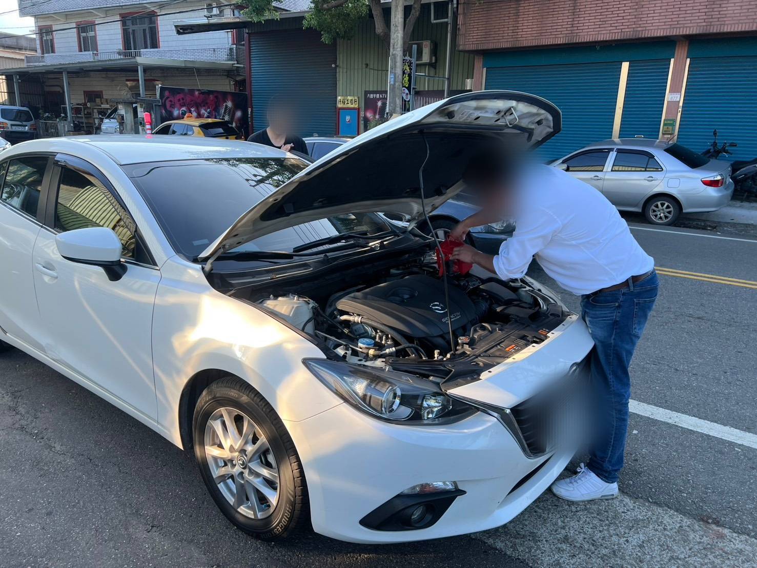 駕駛車道拋錨動彈不得 八德警及時伸援手助脫困 861284 0