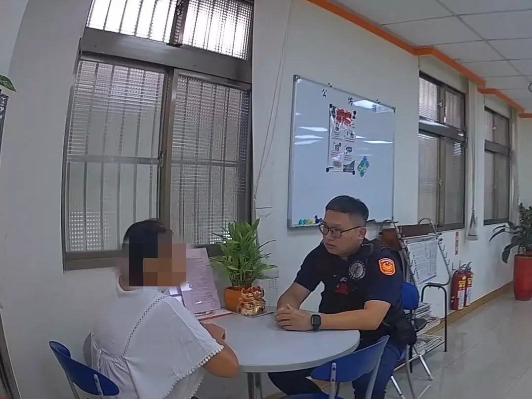 連兩天被騙!婦銀行領350萬鉅款遭攔 對警怒吼:這自己的錢 8712313 1