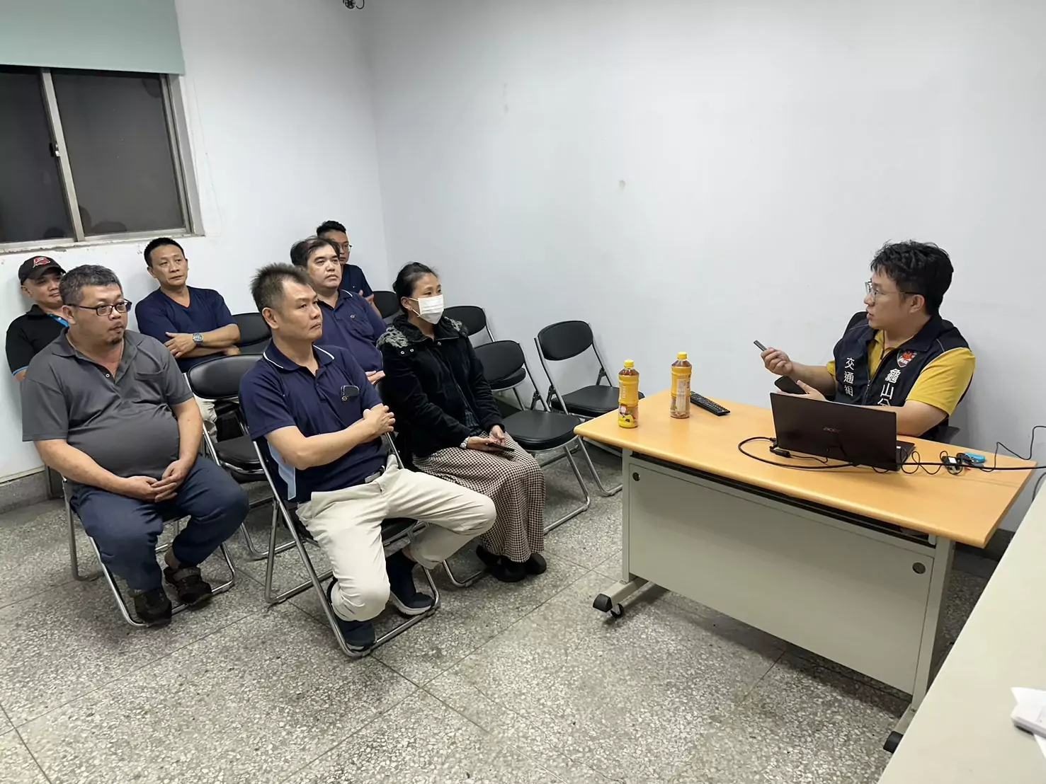 龜山警前進運輸公司宣導 強化大型車駕駛交安觀念 龜山警前進運輸公司宣導 強化大型車駕駛交安觀念