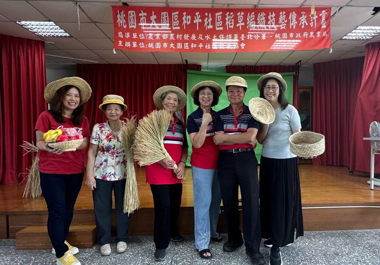 從扎手變巧手!和平社區學員分享稻草編織學習成果 帽子、茶具超吸睛 從扎手變巧手!和平社區學員分享稻草編織學習成果 帽子、茶具超吸睛