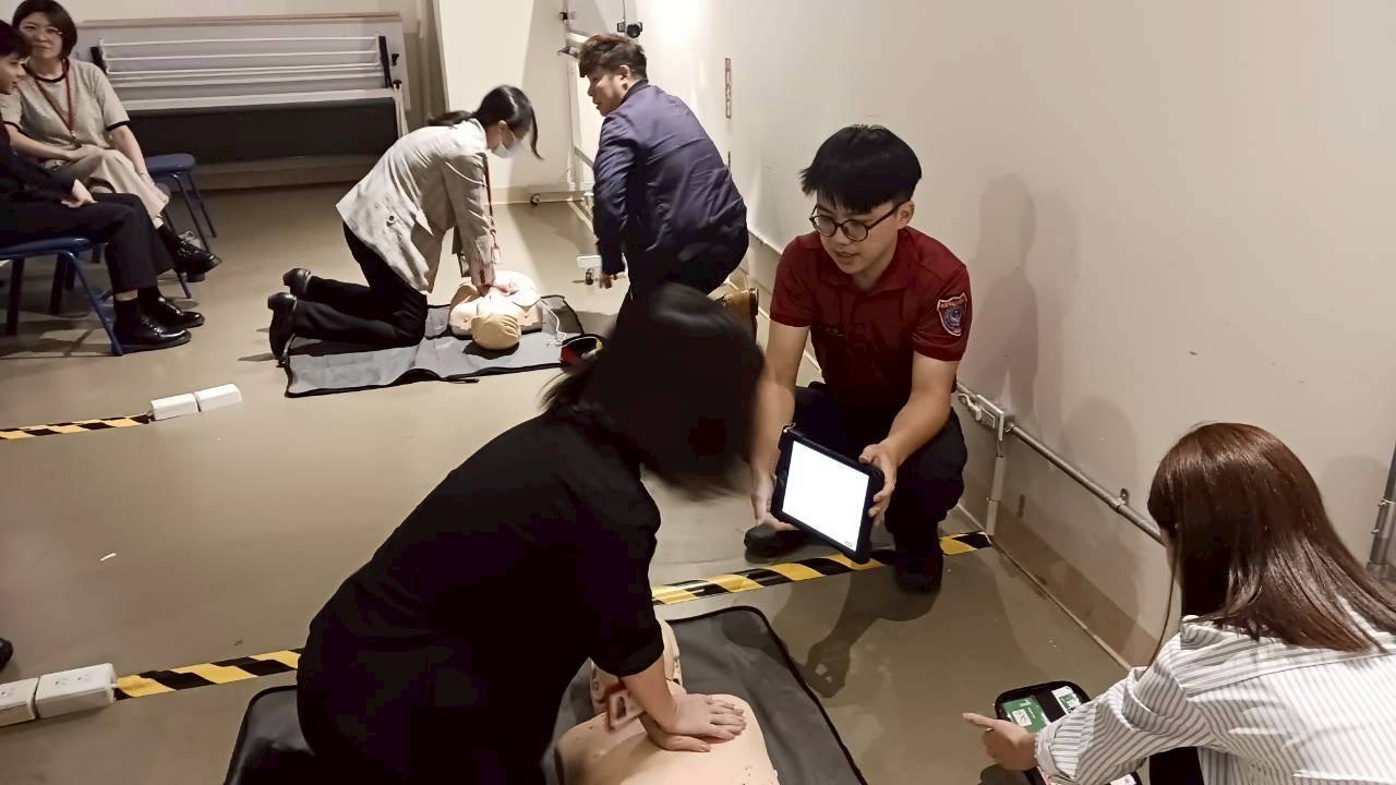 桃園跨年規劃「雙主場」將湧大量人潮 青埔消防攜手購物中心舉辦急救演練 S 36536353 0