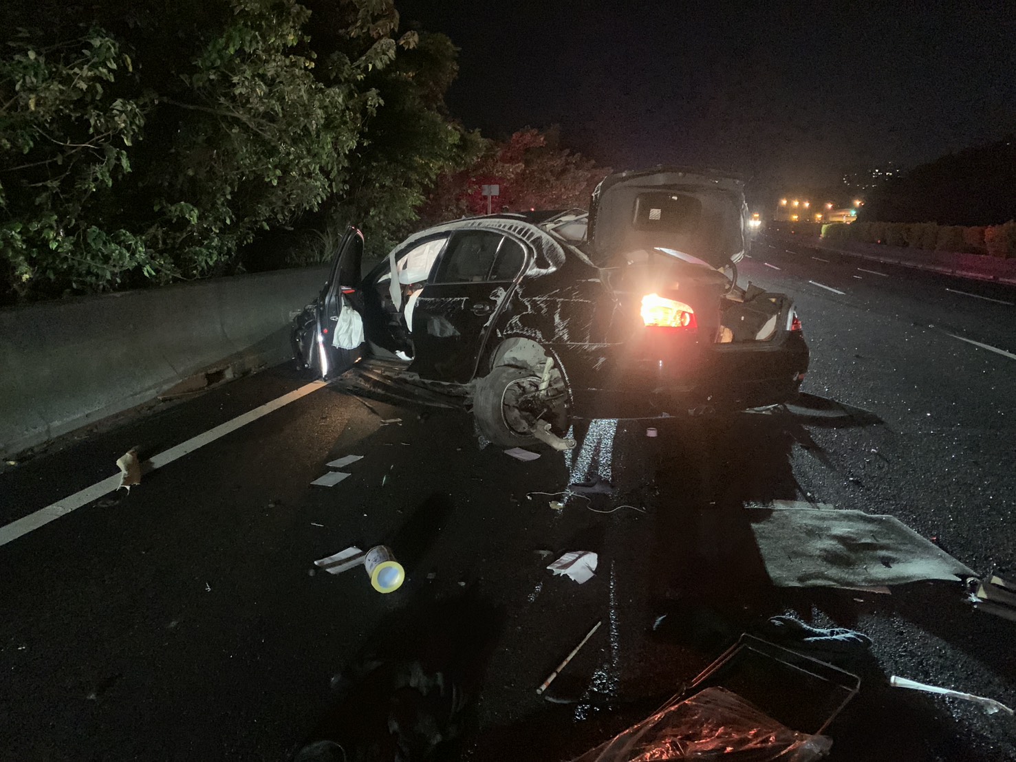國3北大溪段自小客自撞護欄 駕駛徒步逃逸 S 46776341 0