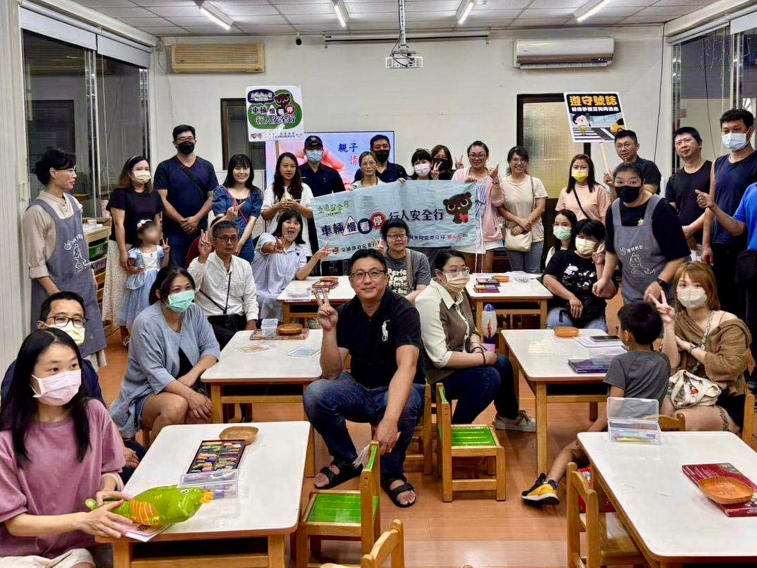 交通安全月寓教於樂 龍潭警攜手幼兒園強化家長觀念 S 6332437 0