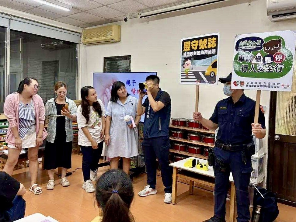 交通安全月寓教於樂 龍潭警攜手幼兒園強化家長觀念 S 6332438 0