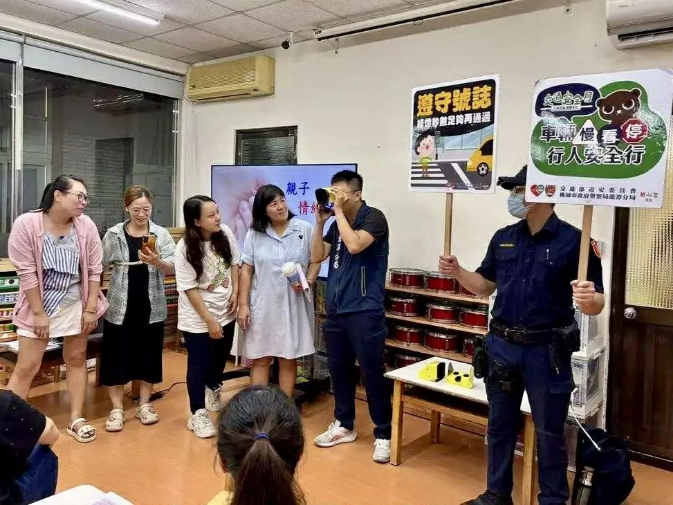 交通安全月寓教於樂 龍潭警攜手幼兒園強化家長觀念 S 6332438 0