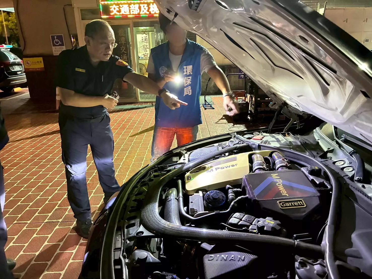 龍潭環警監深夜出擊 1晚逮8噪音車祭罰單 龍潭環警監深夜出擊 1晚逮8噪音車祭罰單