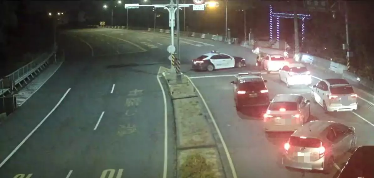 20小客車深夜聚集擾動社區 楊梅警出手維護安寧 20小客車深夜聚集擾動社區 楊梅警出手維護安寧