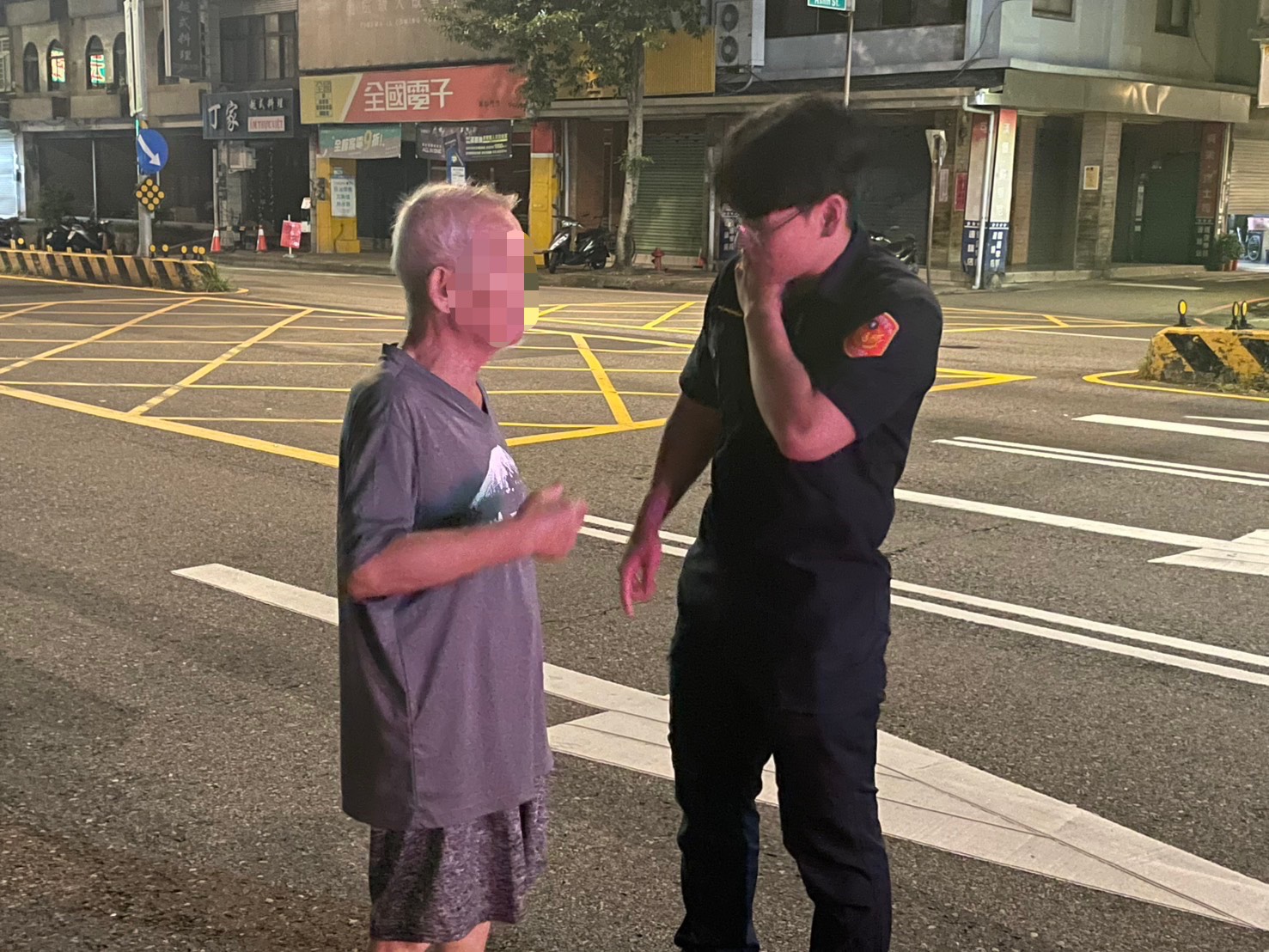 失智翁深夜徘徊火車站 楊梅警靠「這物」助他返家 S 76243016 0
