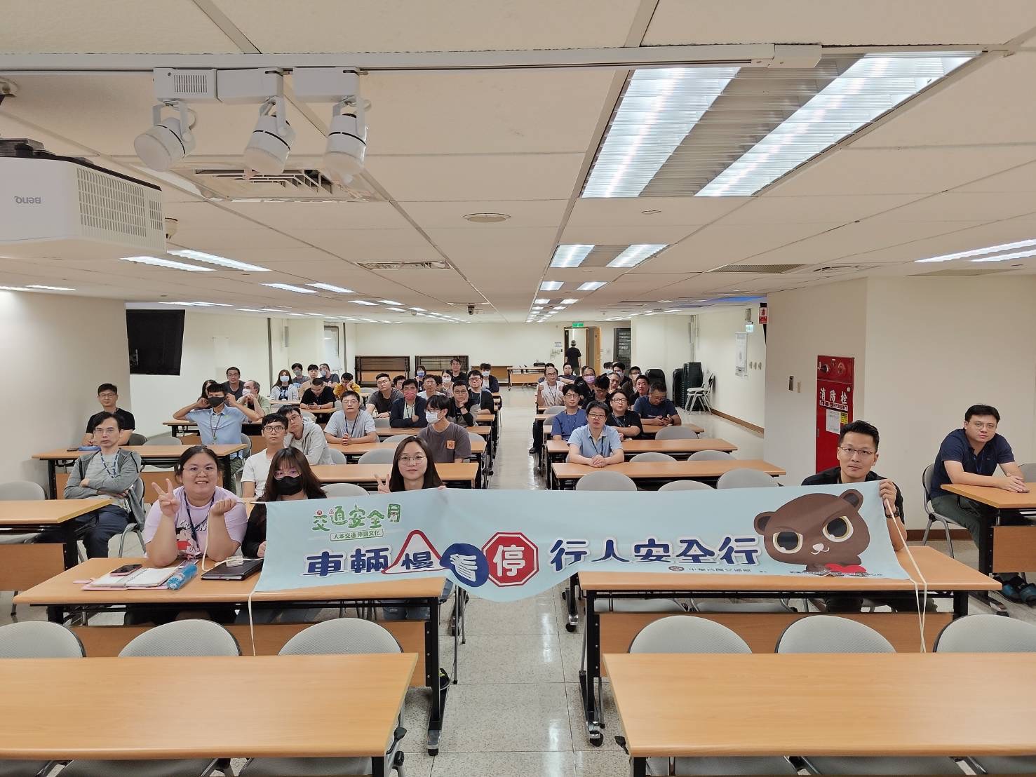 龜山警攜手友達光電辦課程 宣導交通安全守護員工 S 83566952 0