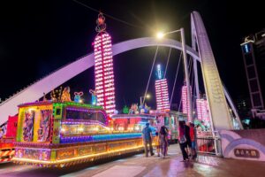 桃園景福宮中元水燈遶境盛大舉行 張善政祈福並推文化傳承