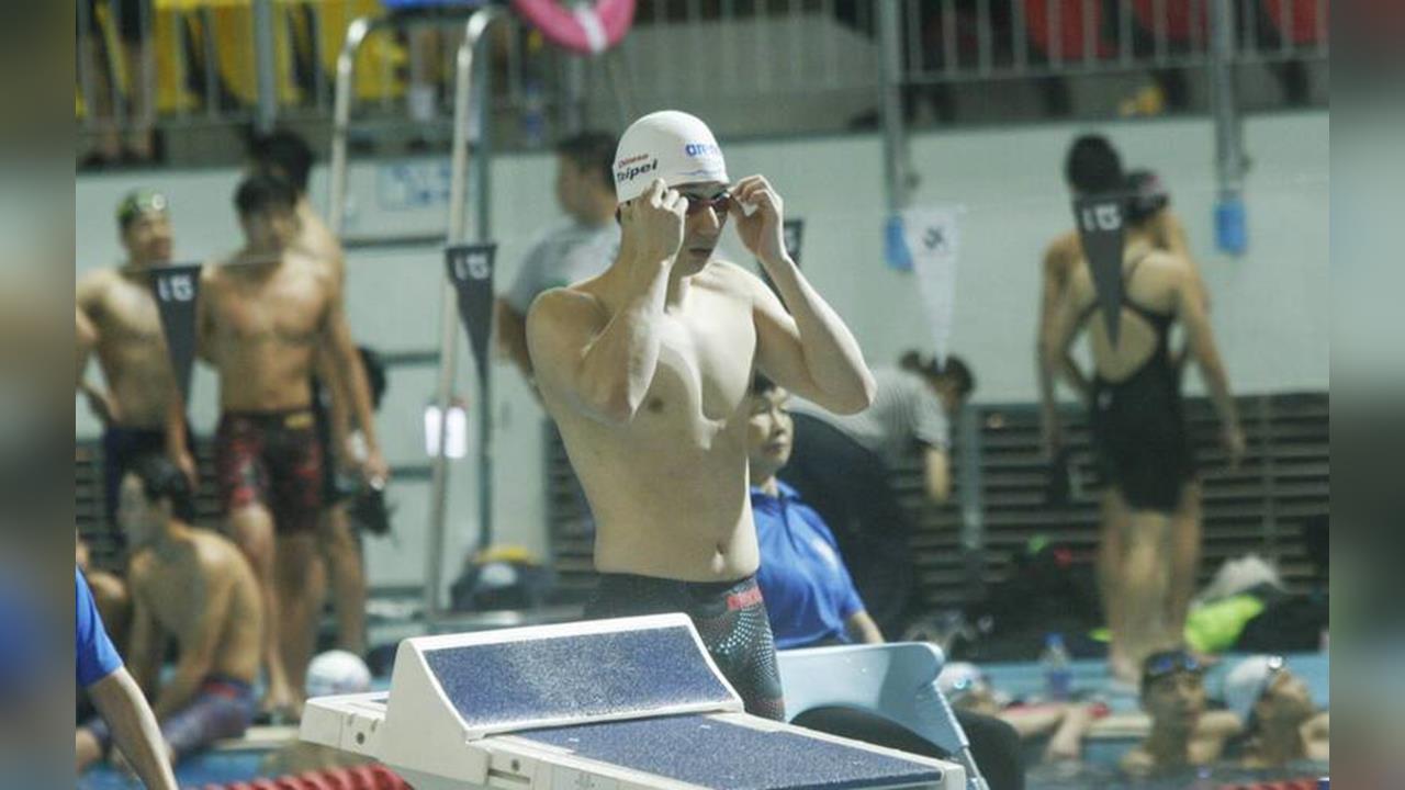 台灣「蝶王」王冠閎亞錦賽100蝶摘金 劉姵吟女子100公尺蝶式刷新紀錄