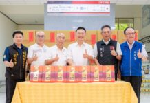 桃園在地企業連續11年贈中秋禮盒予消防局 蘇俊賓頒發感謝狀