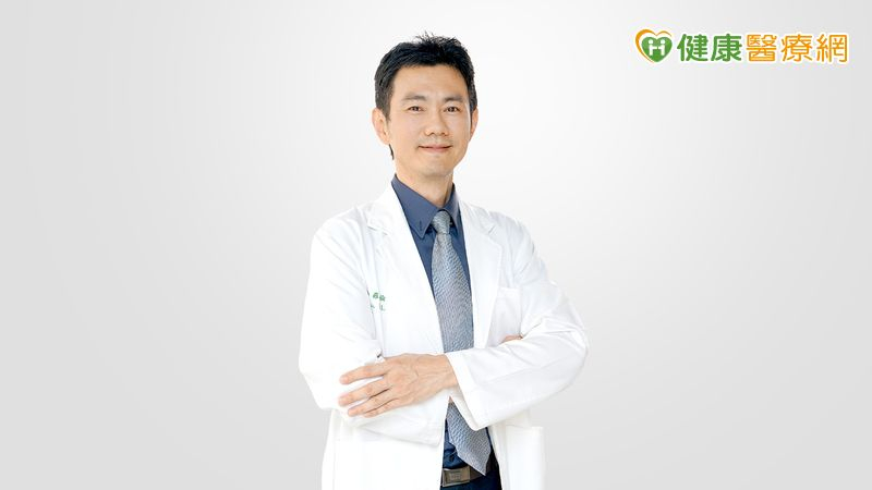 駕車看紅綠燈竟變成五盞燈? 醫揭「這眼疾」可能會害命