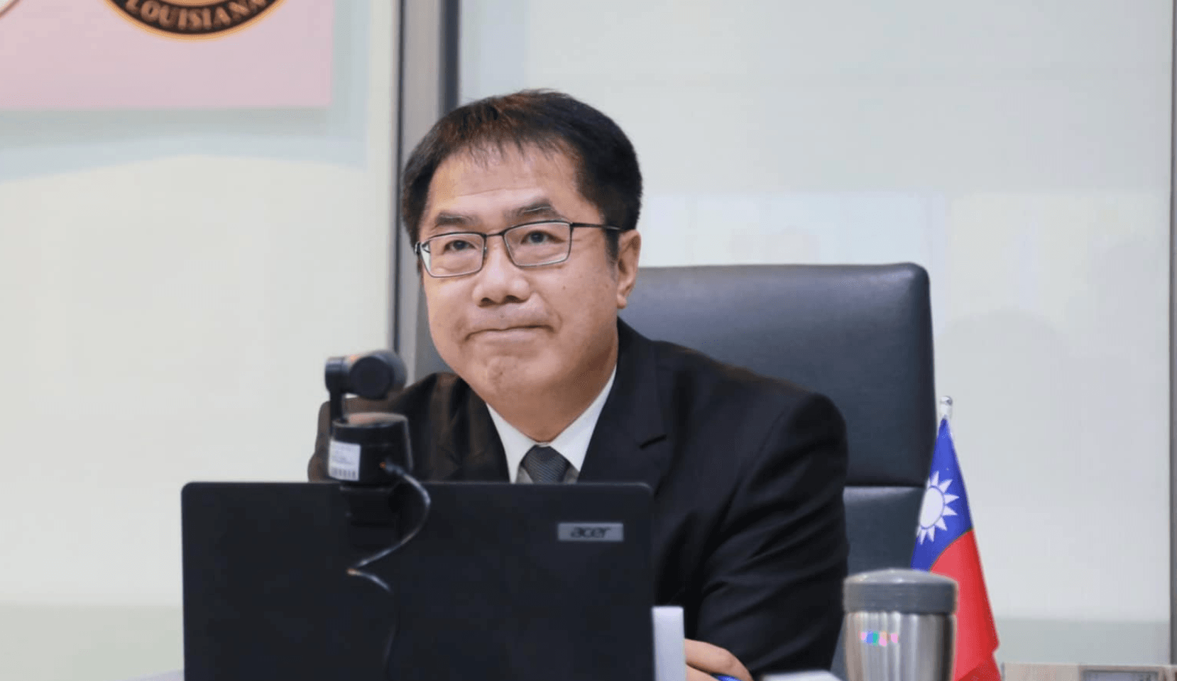 盜用黃偉哲大頭貼宣布「停班停課」 高中生道歉求饒:能別法辦?