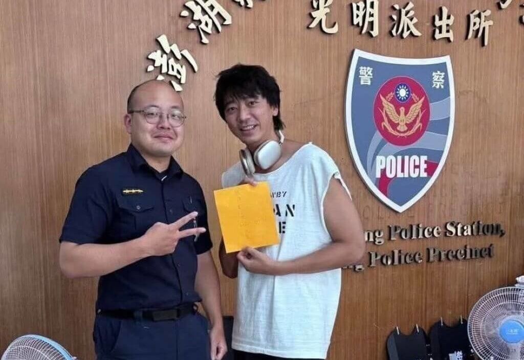 蘇見信親身見證「拾金不昧」 尋回皮包讚:澎湖警察好有人情味