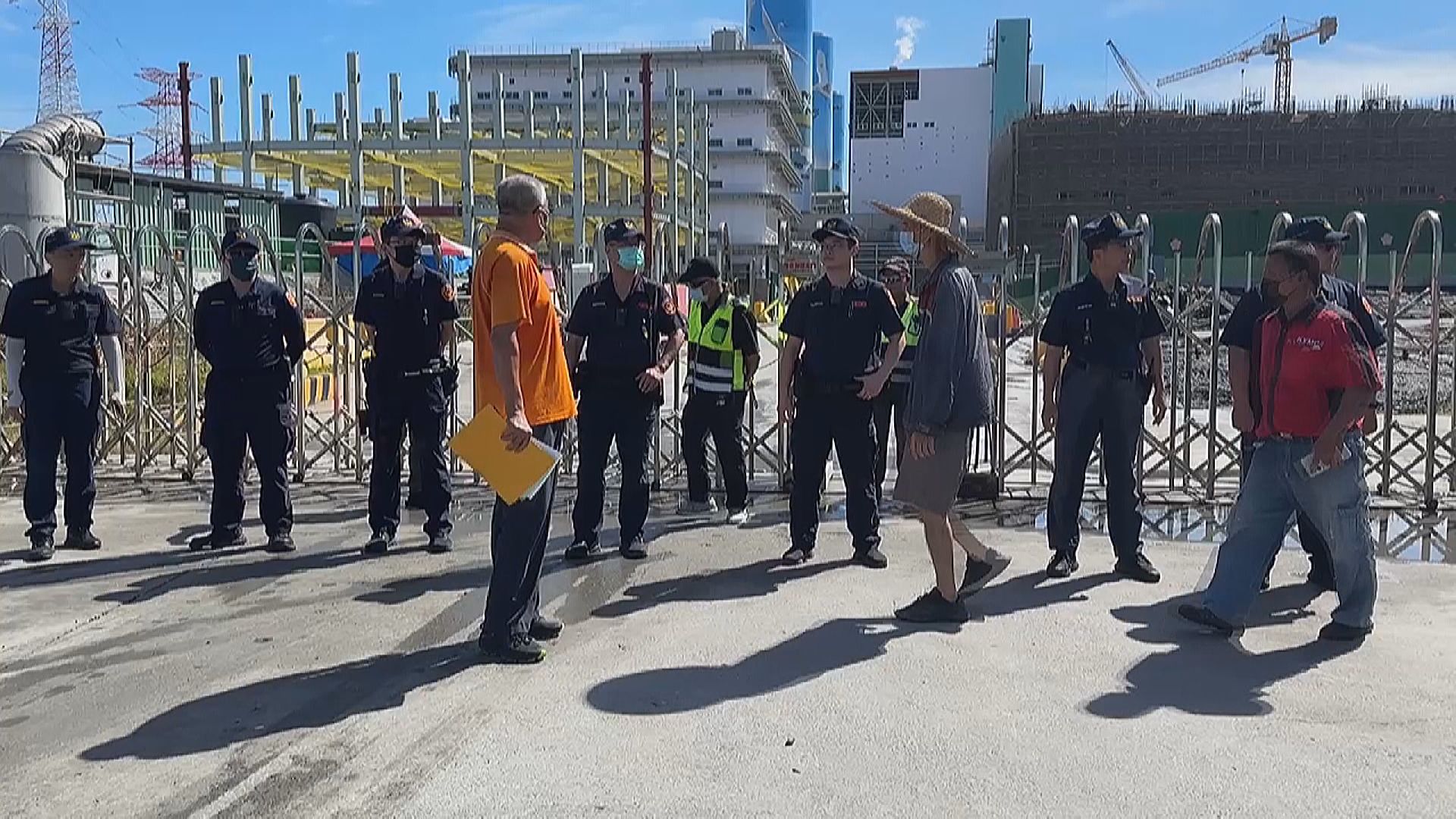 分區限電?興達電廠爆出缺電危機1/興達電廠閃燃爆炸 20位居民集結抗議