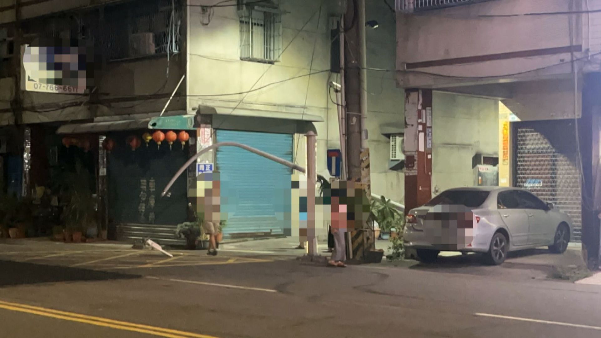 失控蛇行撞車! 毒駕上路害人害己1/疑似毒駕!男逆向撞歪路燈 警車上搜出大量毒品