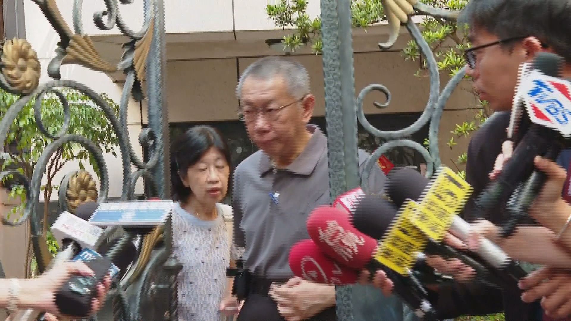 陳佩琪陪赴北院開庭 柯文哲出門「保持沈默」