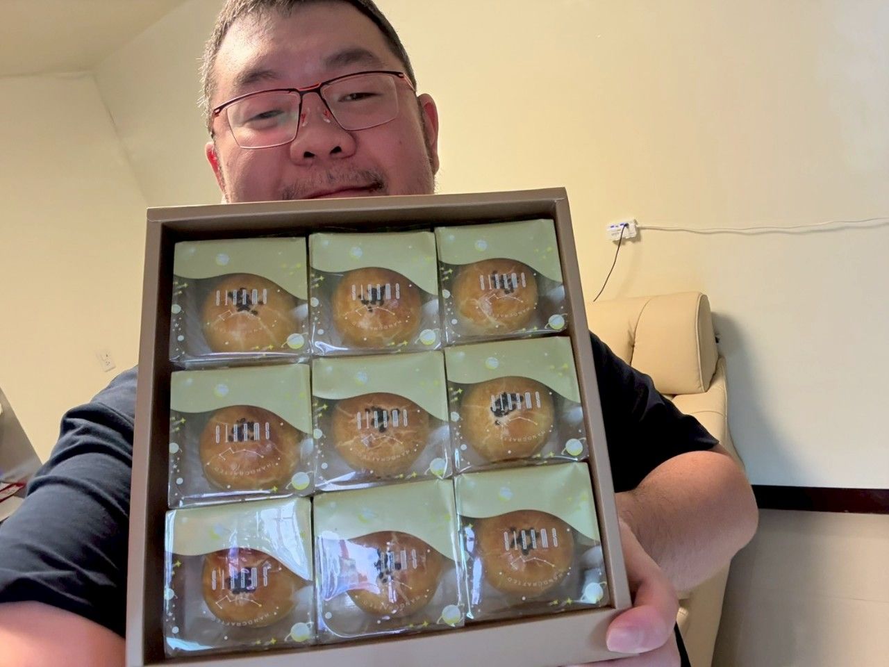 才被雪坊切割!四叉貓復活開團蛋黃酥 「700盒秒殺」帶貨力超強