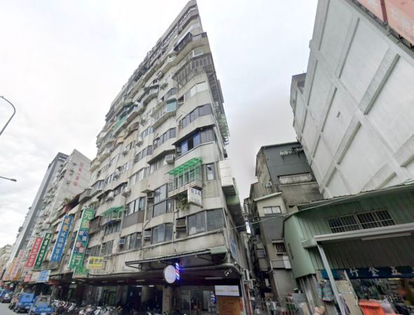 萬華公寓房東聞異味報火警 破門後見1女子陳屍床上