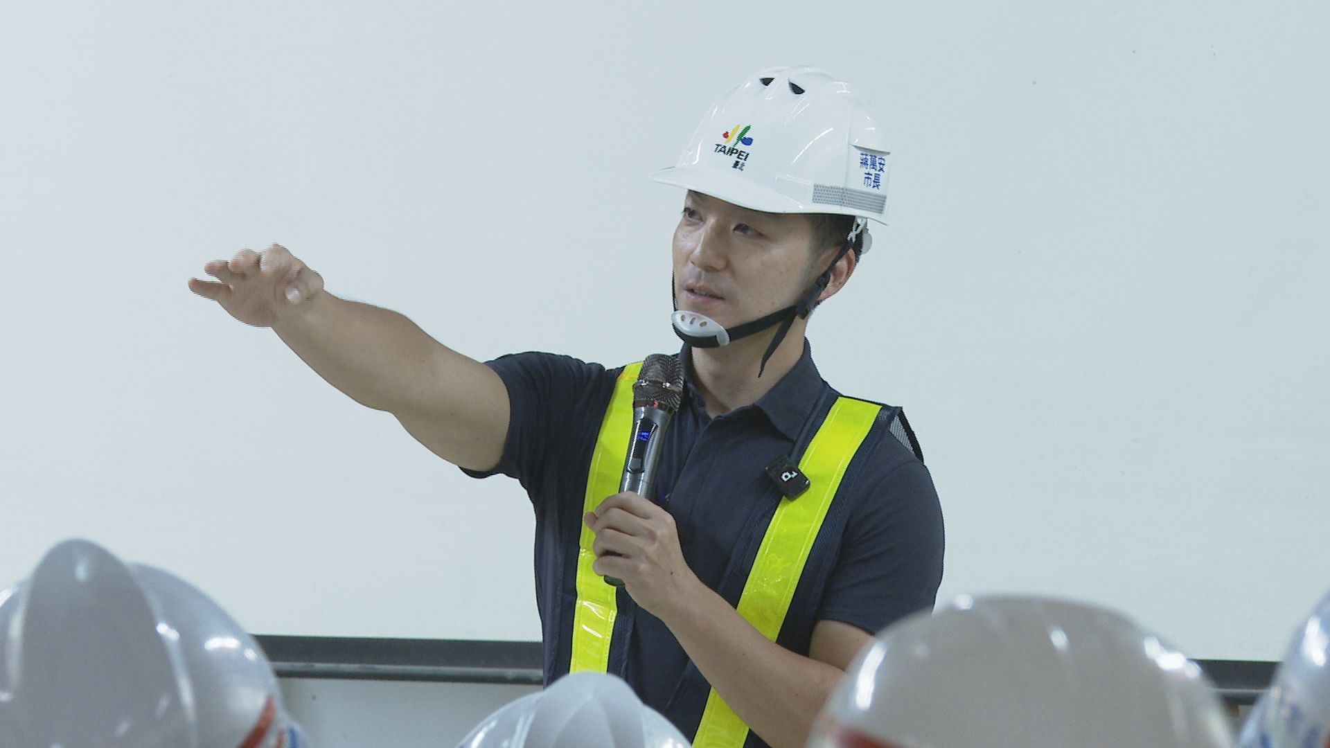 公館塞成「公車停車場」蔣萬安避答 市府:廠商擅封車道將開罰