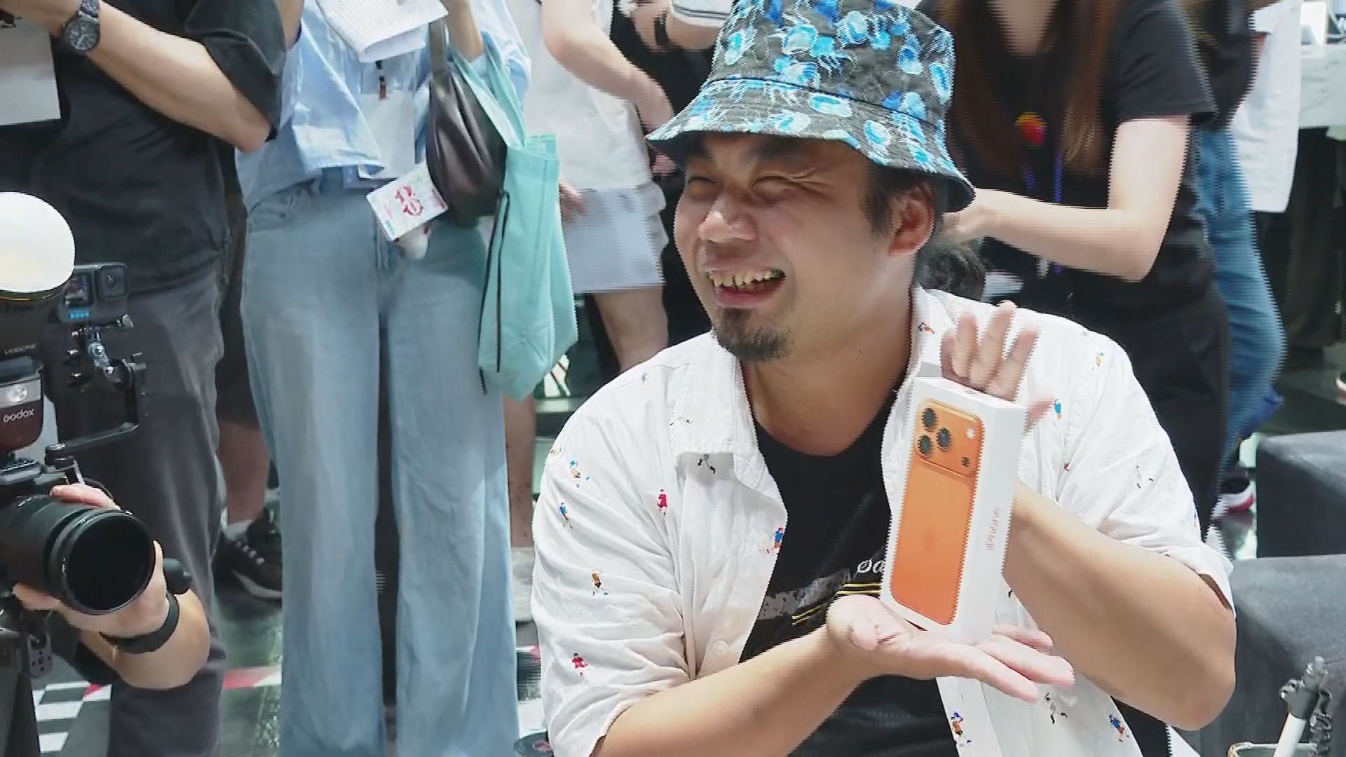 出車禍也要來! 搶頭香果粉入手i17pro「宇宙橙」