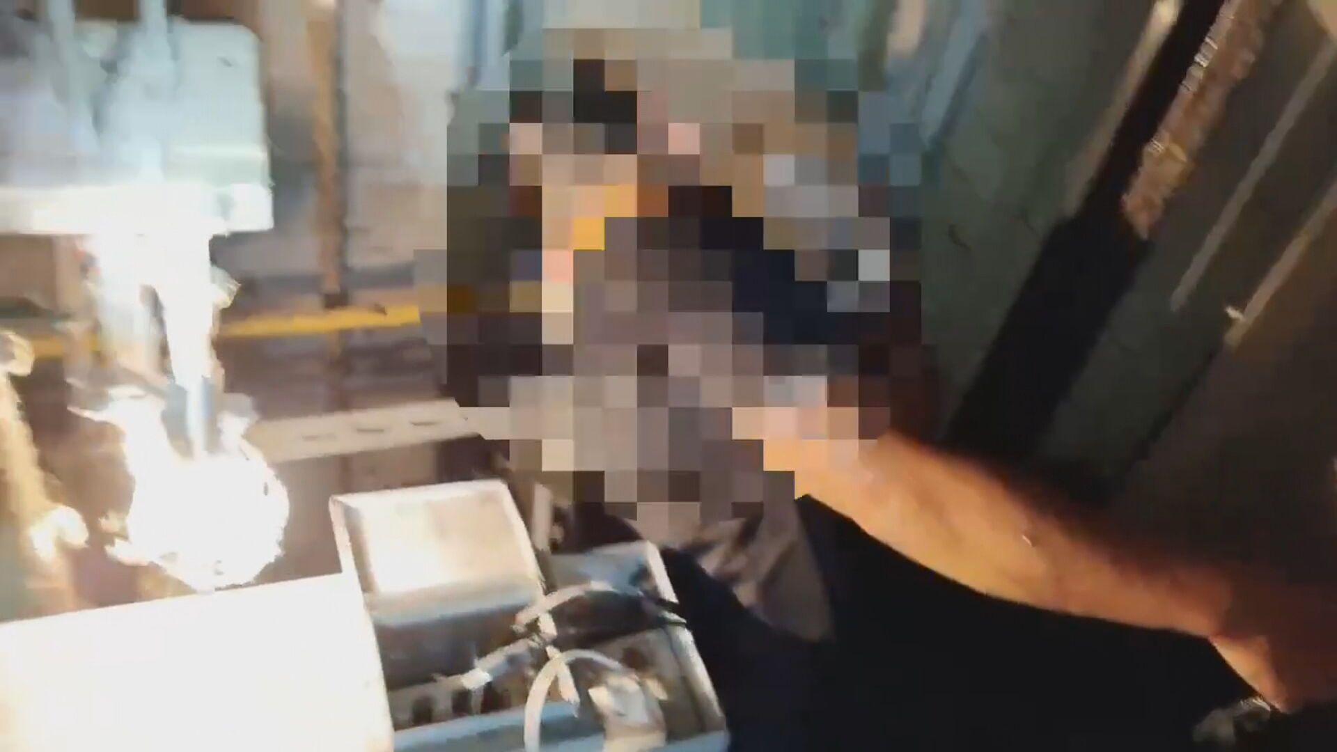 管委會裝測速開罰 投訴清潔工爆衝突2/不滿遭投訴!新竹清潔工掐住戶脖子、推落電梯井