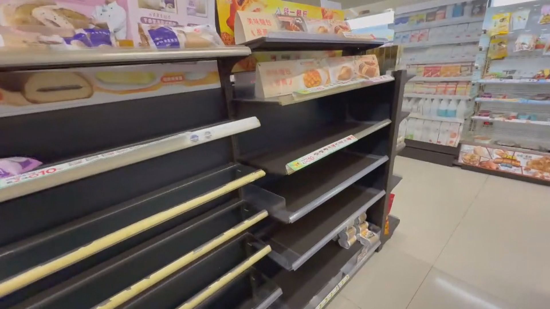 樺加沙陸警 週一晚到週二影響最大-2/獨家/遊客居民搶買民生物資 蘭嶼超商貨架空