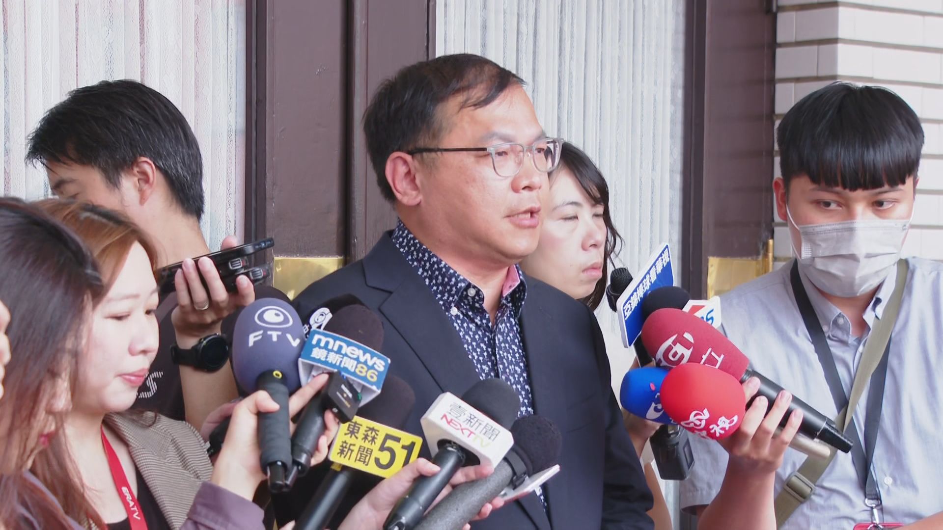 王義川揭狗仔與黃國昌助理同名 卓冠廷質疑為何給徐巧芯爆料