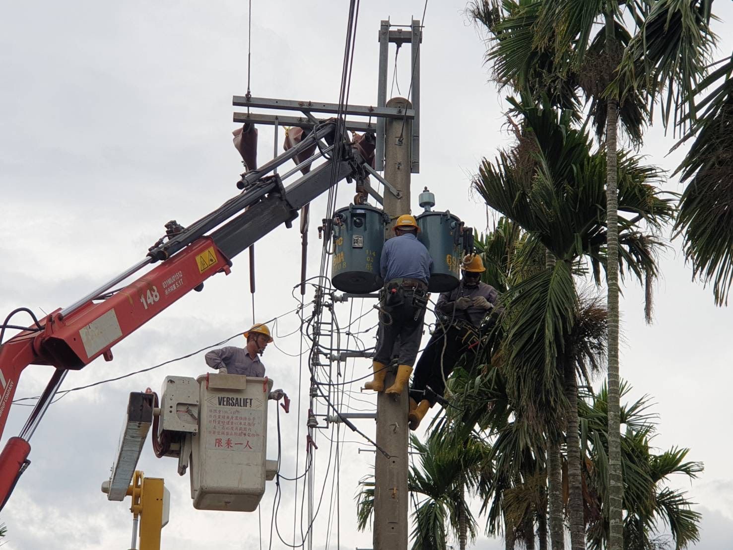 受樺加沙強颱侵襲!屏東山區逾1500戶停電 台電前往搶修