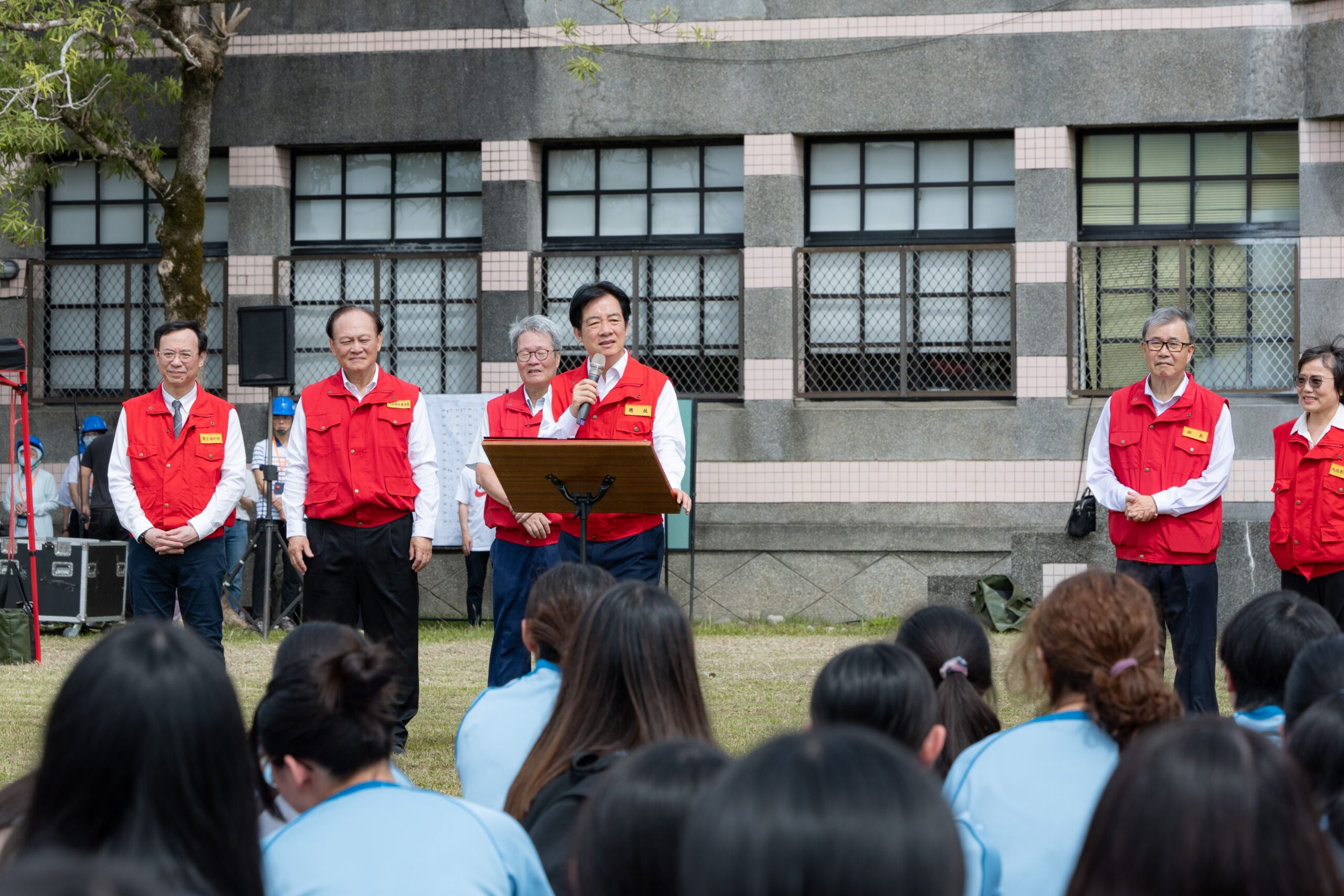 和賴清德合照遭網暴!蘭陽女中學生提告護名譽:盼台灣更好