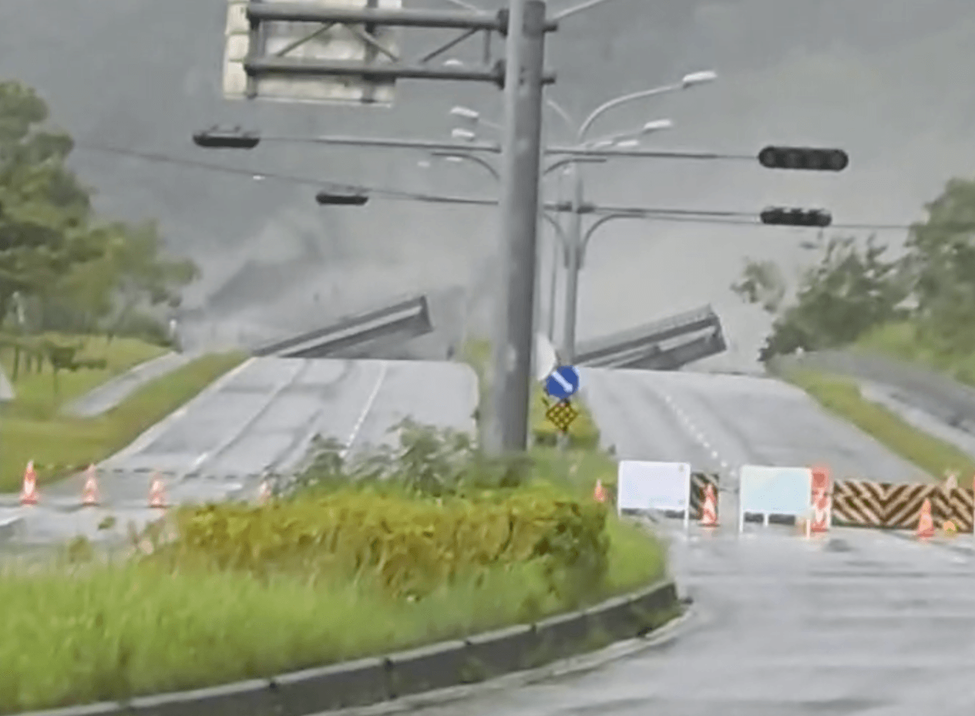 馬太鞍溪橋遭沖毀 陳世凱制定搶修方案「10/15先完成便橋」