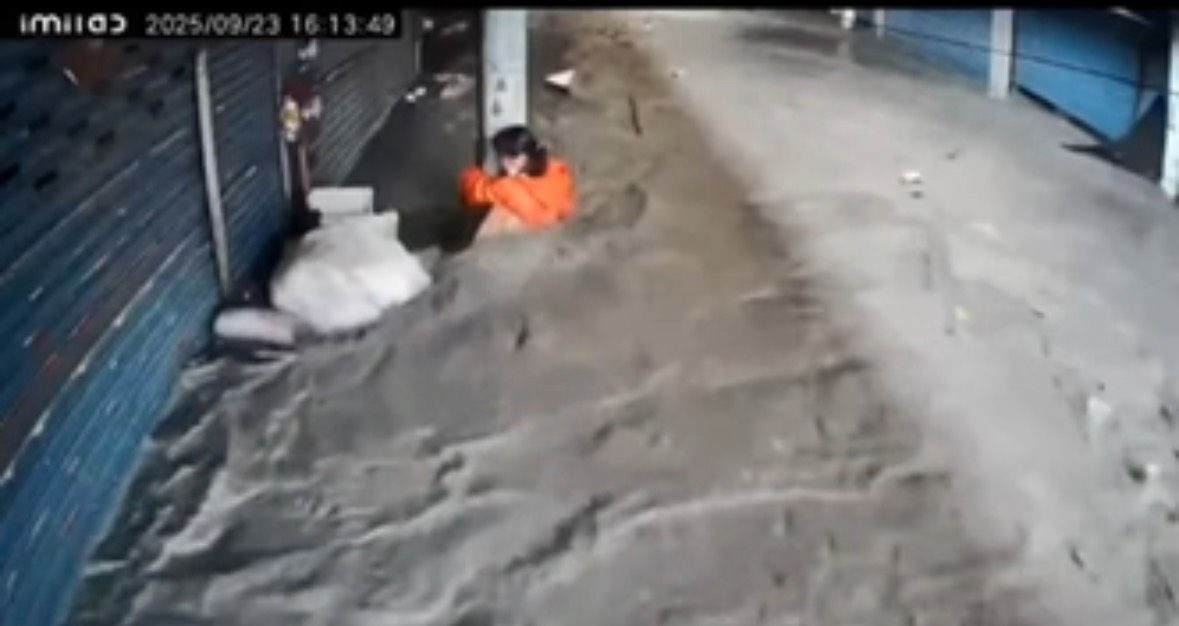 花蓮堰塞湖溢流灌進3地 婦抱電線桿抗泥流!網求援:救我媽媽