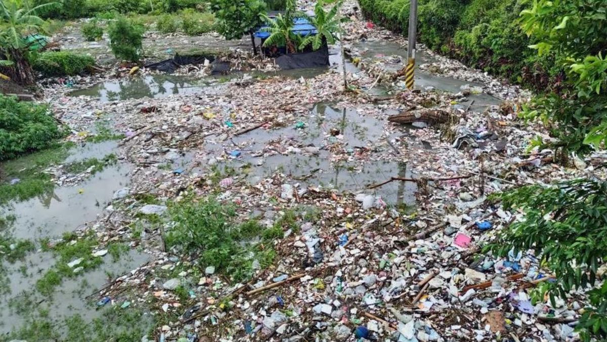 「全光復鄉垃圾沖來」堵家門 北富村居民急求助:已開始發臭