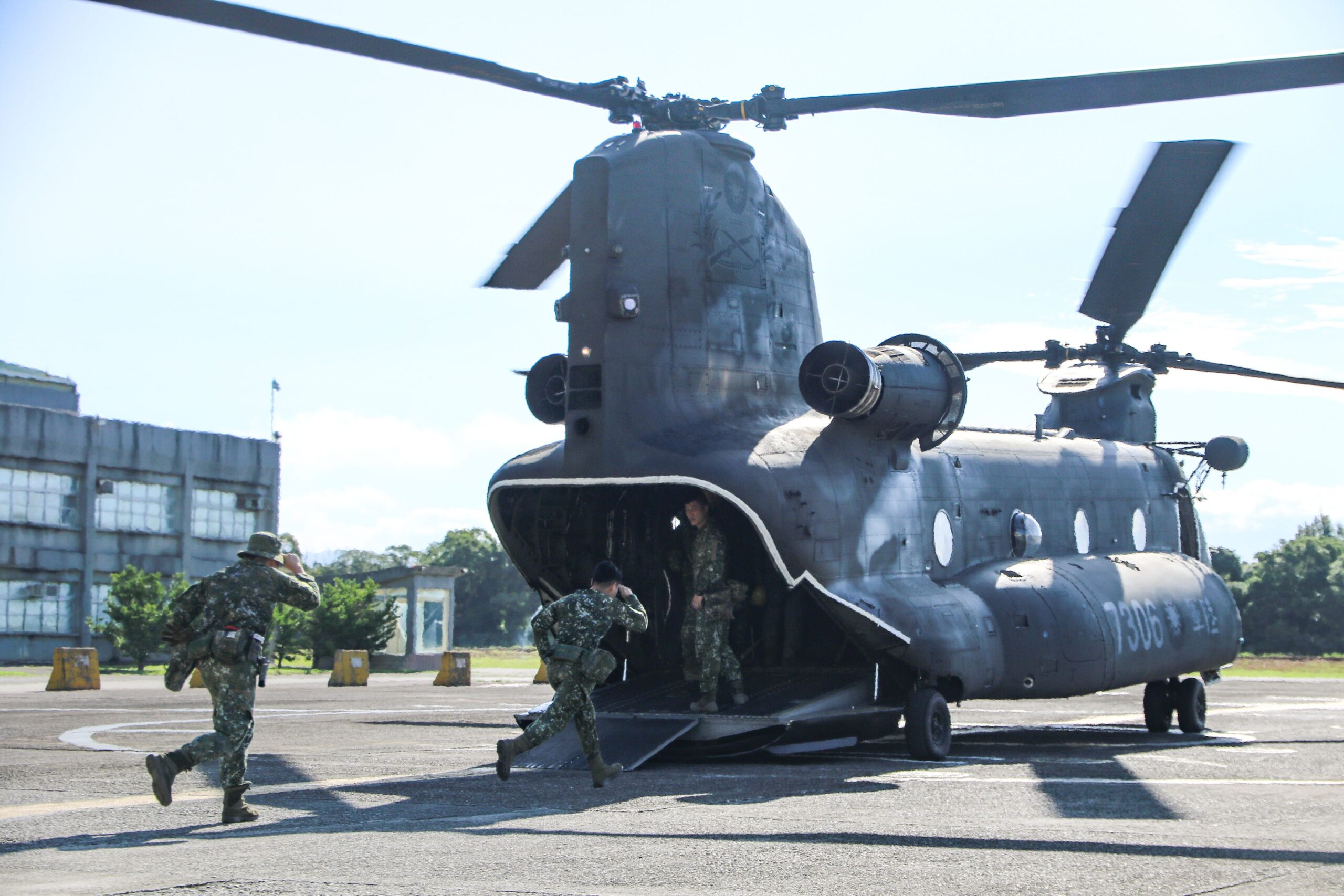 工兵、化兵、特戰全出動 陸軍CH-47直升機載173兵力馳援花蓮