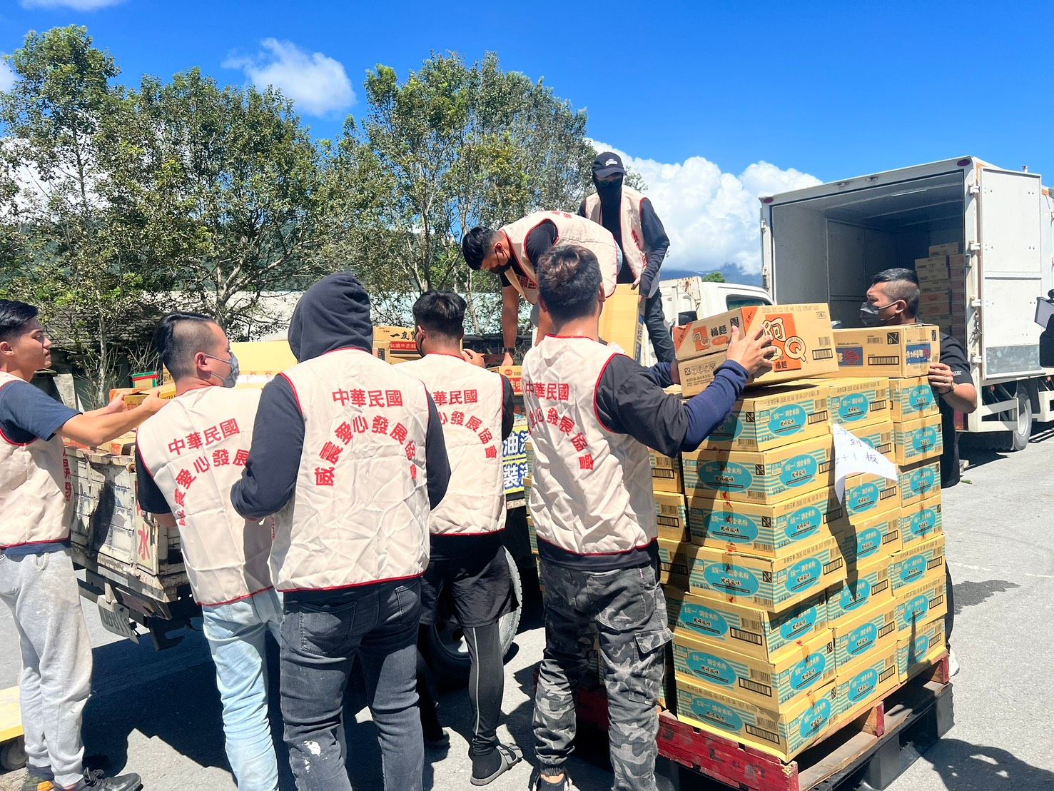 百箱物資急援災區! 威震愛心發展協會挺進花蓮光復救災