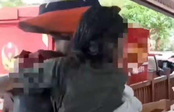 搶命!救難英雄冒險挺進 洪災見人性光輝1/托舉女童上橫梁爭取活命機會 姑姑、姑丈雙雙罹難